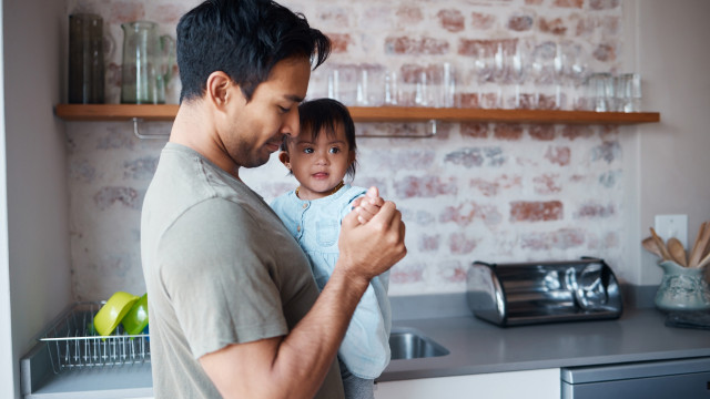 A estranha conexão entre o consumo de álcool pelo pai e o desenvolvimento do bebê