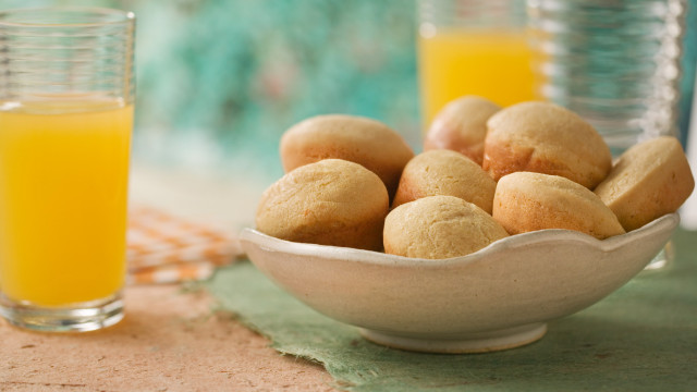 Aprenda receita diferente de Pão de Queijo com farofa de cream cracker