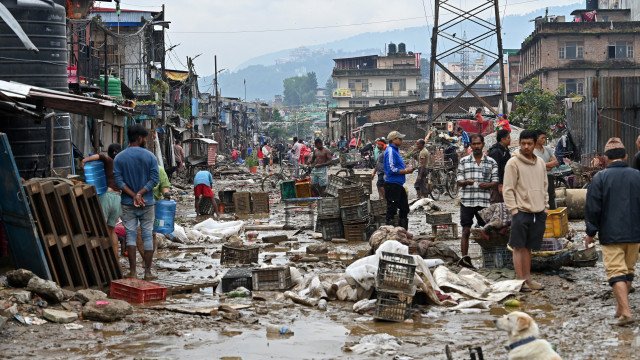 Sobe para 148 o número de mortos no Nepal após chuvas causarem inundações