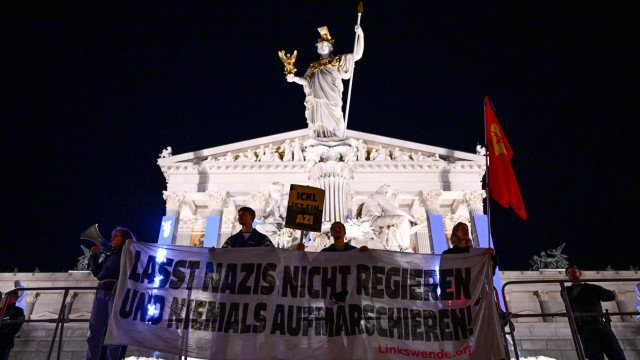 Vitória histórica da extrema-direita na Áustria gera onda de protestos