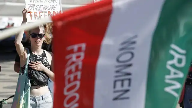 Irã agrava lei contra mulheres que se recusem a usar o véu islâmico