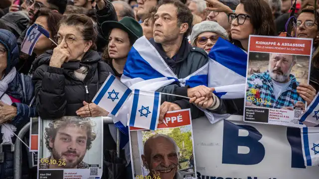 Milhares de manifestantes pró-Israel se concentram na Torre Eiffel