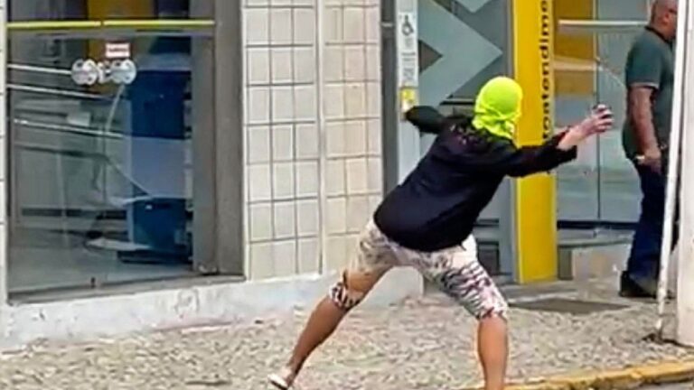 Vídeo: Mulher ataca agência do Banco do Brasil e loja local em Itaocara