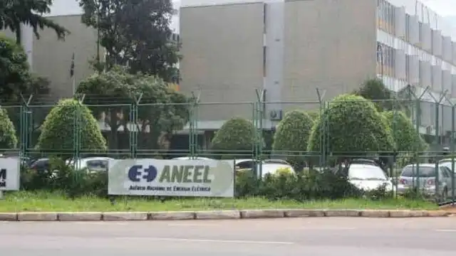 Sob decisão judicial, Aneel aprova conversão de contratos de térmicas para Amazonas Energia