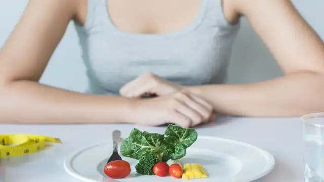 Você acha que comer pouco emagrece? Conheça este e outros erros comuns