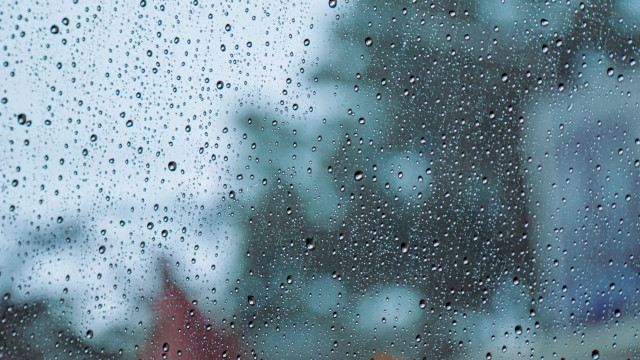 Mais de 85 mil imóveis seguem sem luz na Grande SP após fortes chuvas