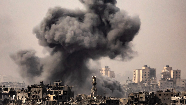 Ofensiva na Faixa de Gaza segue em meio a ataques do Irã contra Israel