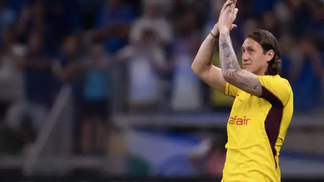 Cássio se machuca ao tentar cortar bola de cabeça em treino e vira problema no Cruzeiro