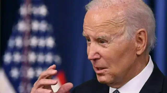 Arrume o que fazer em vez de espalhar boatos sobre furacão, diz Biden a Trump