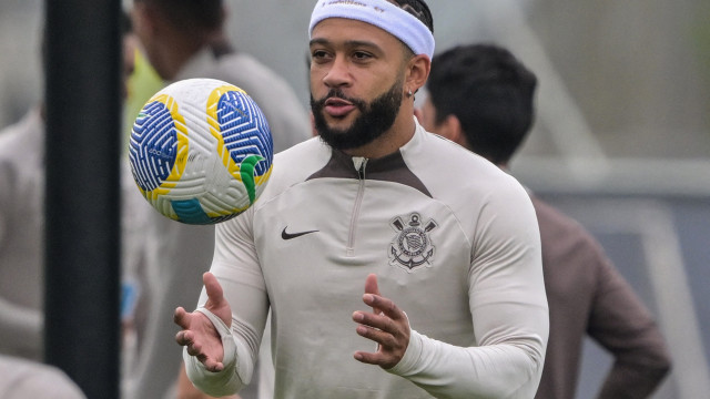 Torcedores do Corinthians cobram Memphis Depay no Instagram: ‘James 2.0’