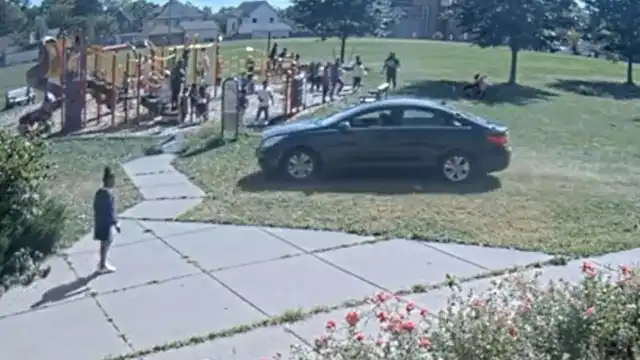 Criança de 10 anos conduz carro roubado em parque infantil nos EUA