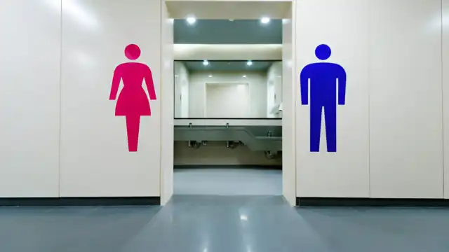 Urologistas alertam para erro comum quando usa um banheiro público