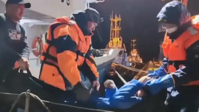 Homem é resgatado após dois meses à deriva em bote no mar da Rússia