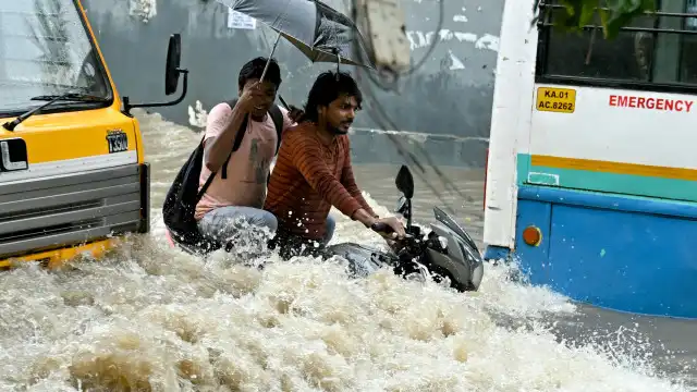 Chuvas intensas colocam Bangalore em alerta e causam inundações graves