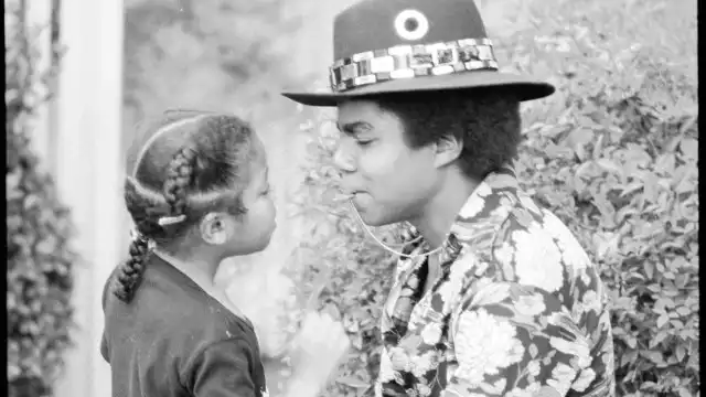 Janet Jackson quebra silêncio após morte do irmão