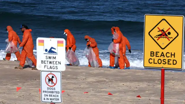 Bolas pretas surgem em praias de Sydney e intrigam moradores e turistas