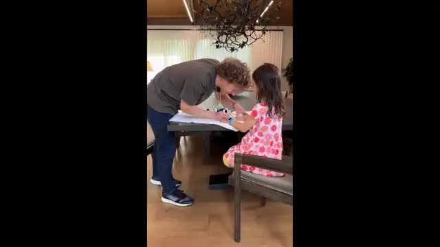 Zuckerberg usa realidade aumentada para ajudar filha a pintar as unhas