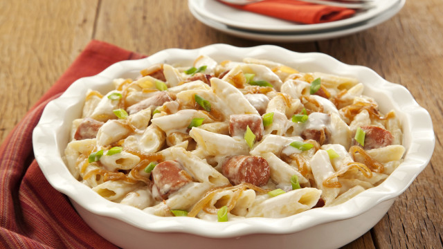 Receita: Penne ao molho de queijo e linguiça
