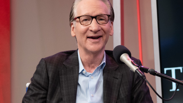 Bill Maher diz que só sai com mulheres muito jovens: ‘Mais novas do que eu deveria’