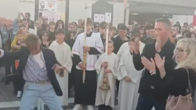 Avô dança em frente ao caixão do neto de 15 anos e vídeo viraliza