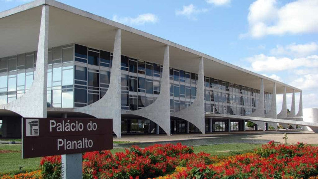 Ala do governo defende adiar anúncio de corte de gastos por eleição nos EUA e Copom