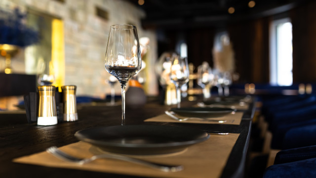 Médico embriagado agride funcionário de restaurante e vai a julgamento