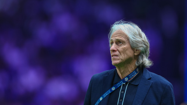 Jorge Jesus critica Dorival por ausência de Renan Lodi: ‘Não está vendo os jogos do Al-Hilal’