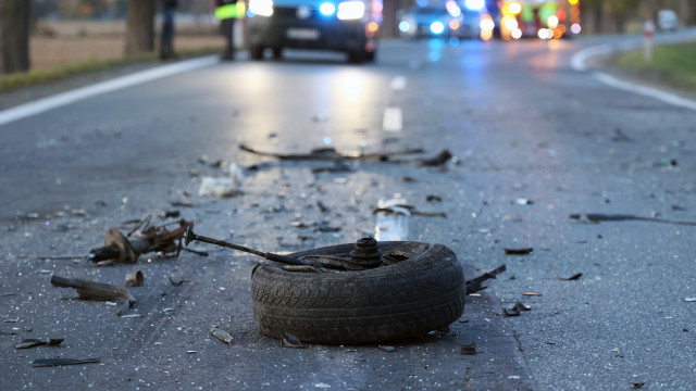 Acidente na Avenida Brasil, no Rio, deixa uma criança morta e um adolescente ferido