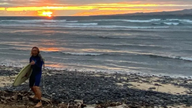 Surfista atacado por tubarão no Havai nada até à costa: "extraordinário"