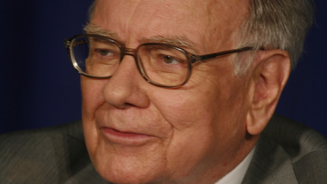 Warren Buffett acumula mais de US$ 325 bi em caixa após Berkshire Hathaway vender ações