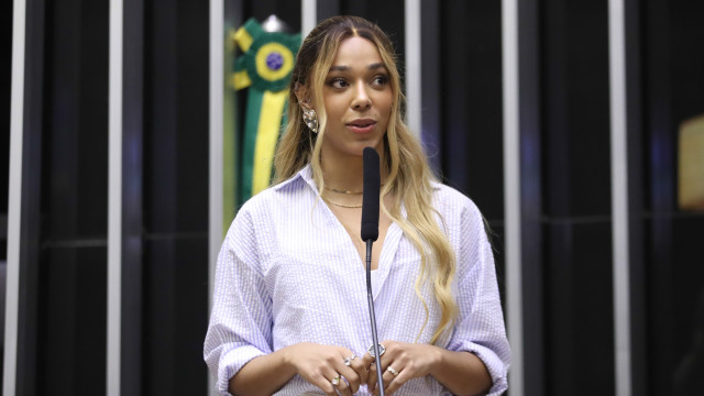 Erika Hilton diz que PEC contra escala 6×1 tem apoio até da direita e que buscará Lira