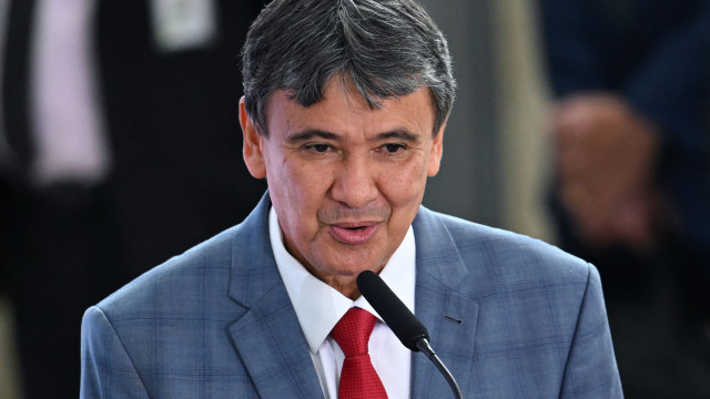 Ministro diz que governo prevê redução de R$ 2 bi em despesas de benefícios sociais em 2025