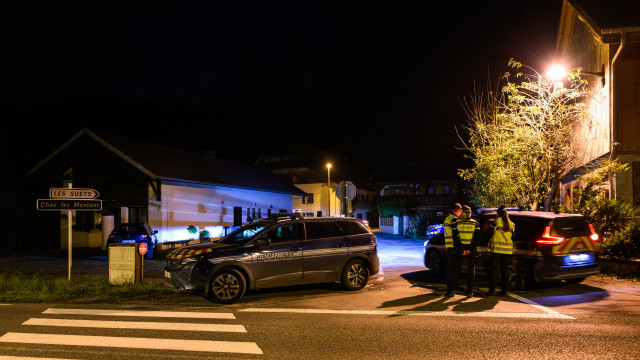 Três crianças são encontradas mortas na França; mãe deixa carta e foge