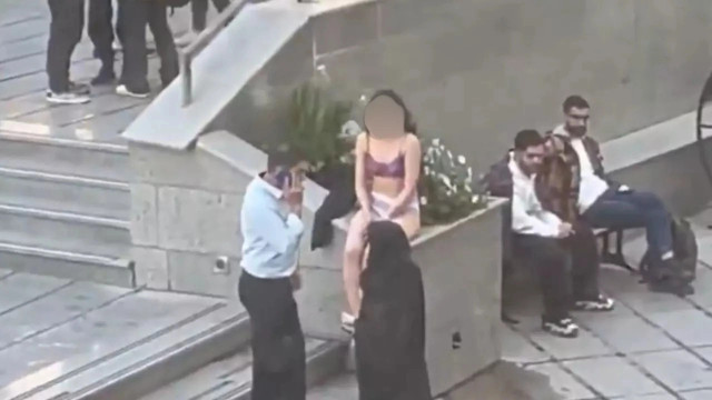 Estudante é iraniana internada após protesto contra código de vestimenta