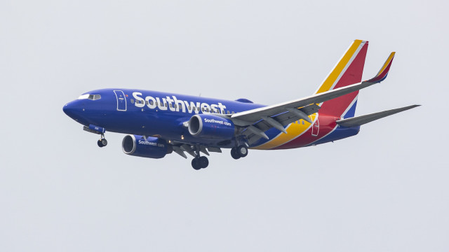 Bala atinge "lado direito" de avião que preparava-se para decolar nos EUA