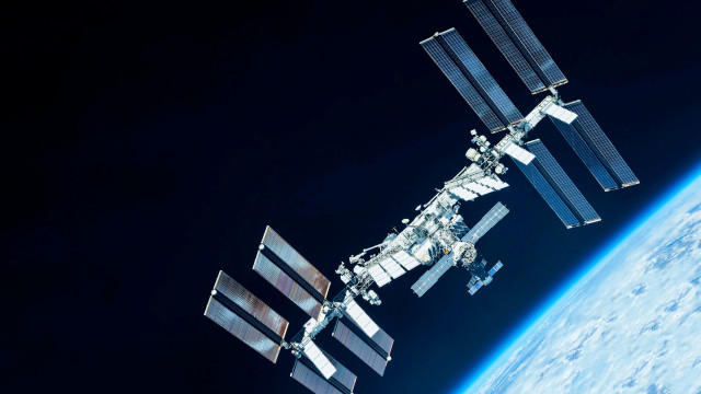 NASA reposiciona Estação Espacial para evitar colisão com lixo orbital