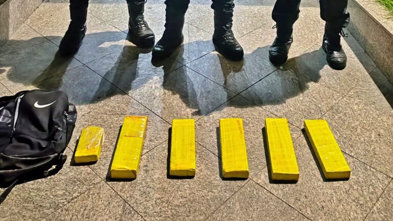 Polícia Militar localiza drogas dentro de mochila em Itaocara
