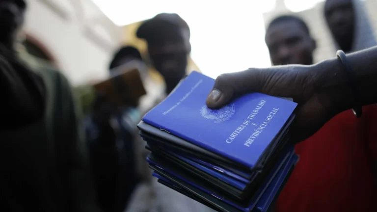 Brasil criou 137,3 mil postos formais de trabalho em janeiro