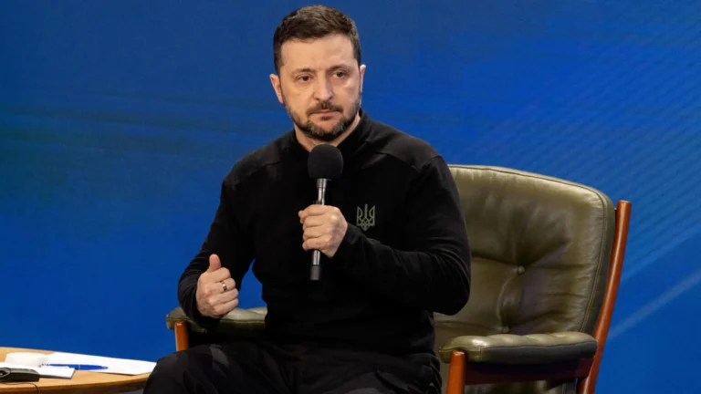 Zelenski aceita acordo de minerais sem salvaguardas, que Trump empurra para a Europa