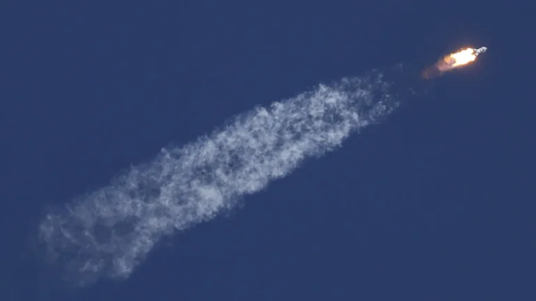 Nave Soyuz regressa à Terra com austronautas russos e um norte-americano