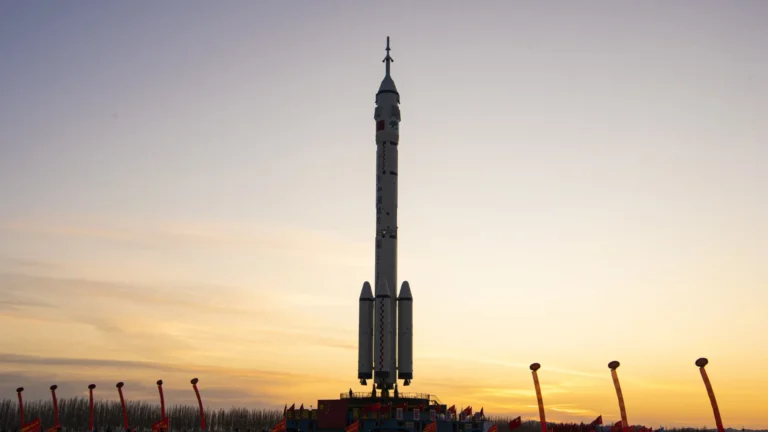 China vai enviar esta semana uma nova tripulação para o espaço