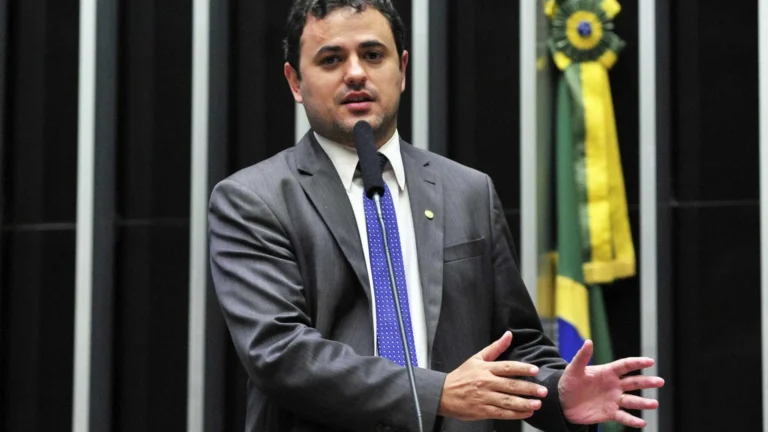 CCJ da Câmara nega recurso contra cassação do mandato de Glauber Braga