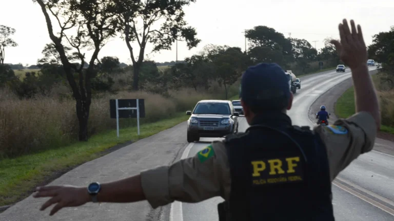 Três agentes da PRF morrem em acidente durante perseguição no RJ