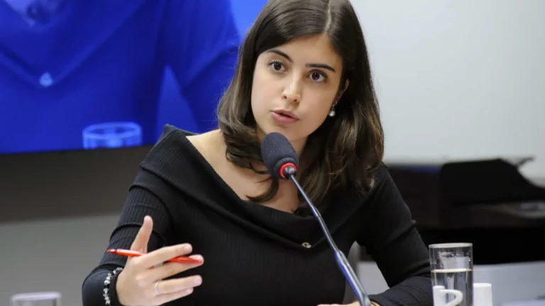 Justiça condena companhia aérea a indenizar Tabata Amaral por cancelamento em voo