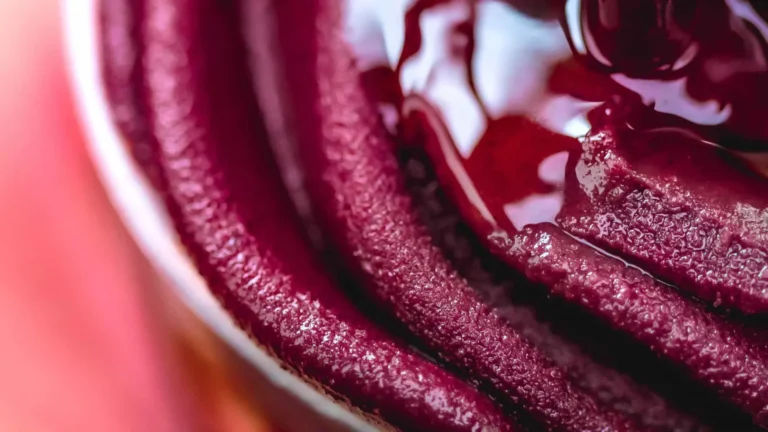 Polícia investiga morte de bebê e internação de mulher após comer açaí em Natal