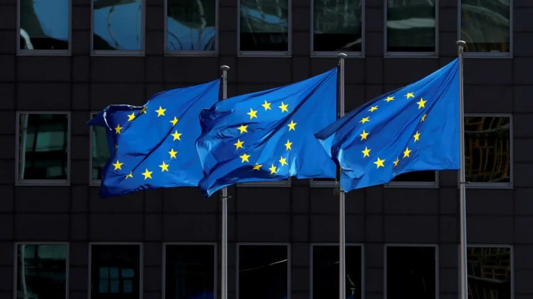 Apple e Meta são multadas na Europa; valor chega aos R$ 4,6 bilhões