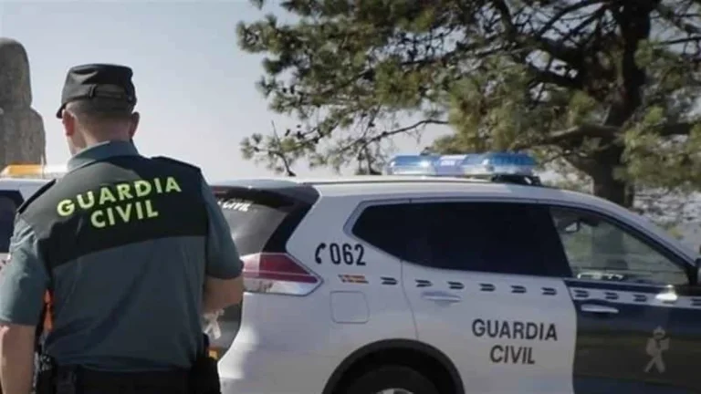 Casal é preso por manter três filhos em cárcere sujo e isolado desde 2021