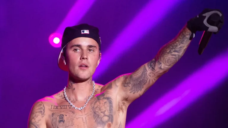 Justin Bieber preocupa fãs após comportamento no Coachella repercutir nas redes sociais