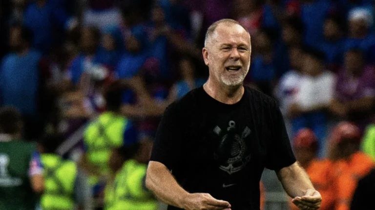 Grêmio anuncia a contratação do técnico Mano Menezes