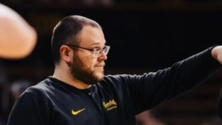 O brasileiro que foi de ‘faz tudo’ a técnico recordista no basquete dos EUA